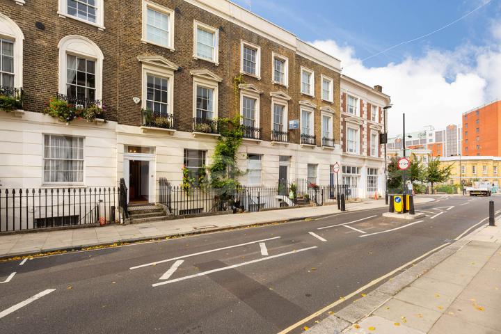 newly decorated property set on the top two floors of an impressive period house Calthorpe Street, Russell Square